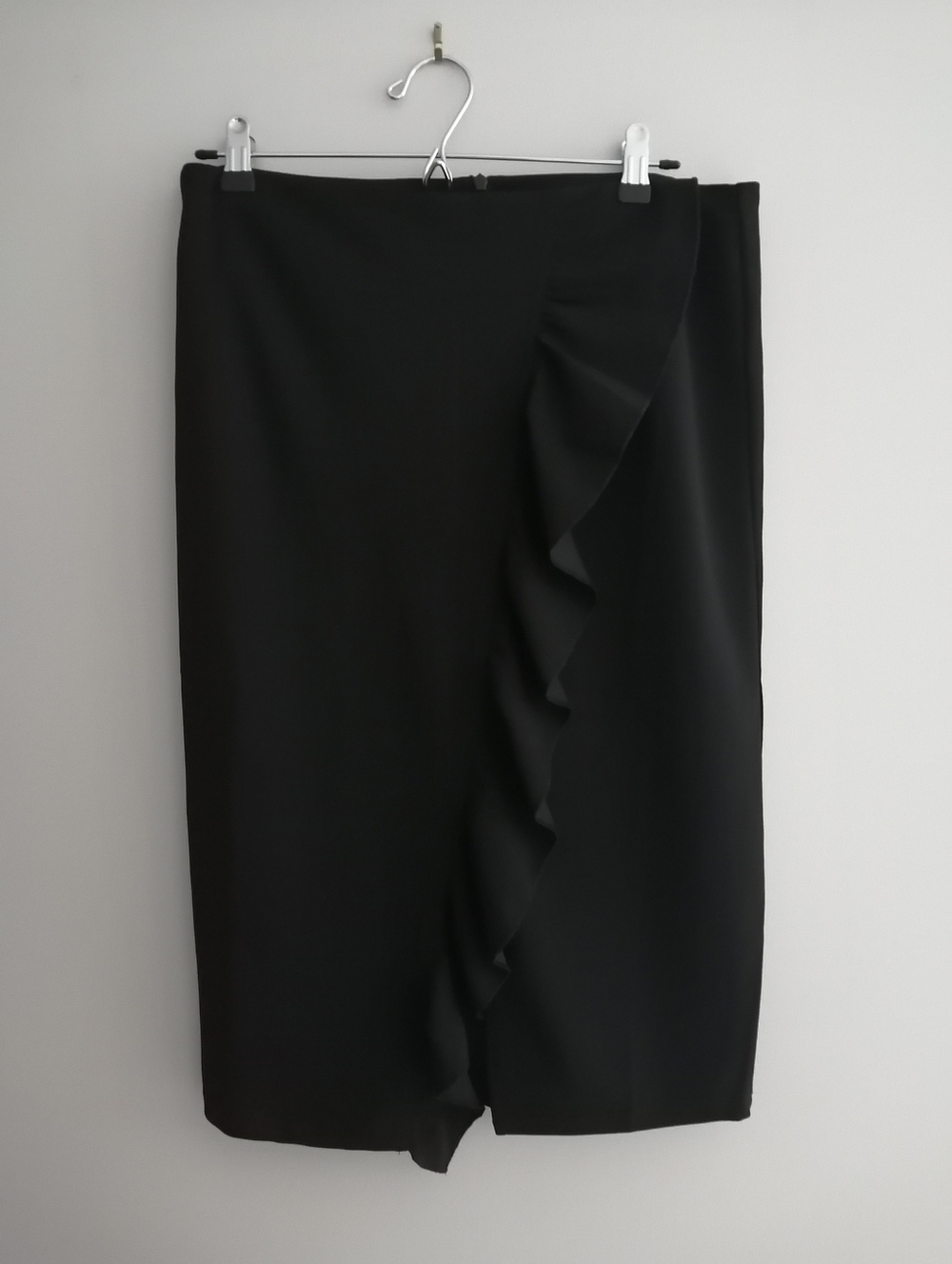 Amaryllis Ruffle Accent Black Pencil Skirt With Slit Medium